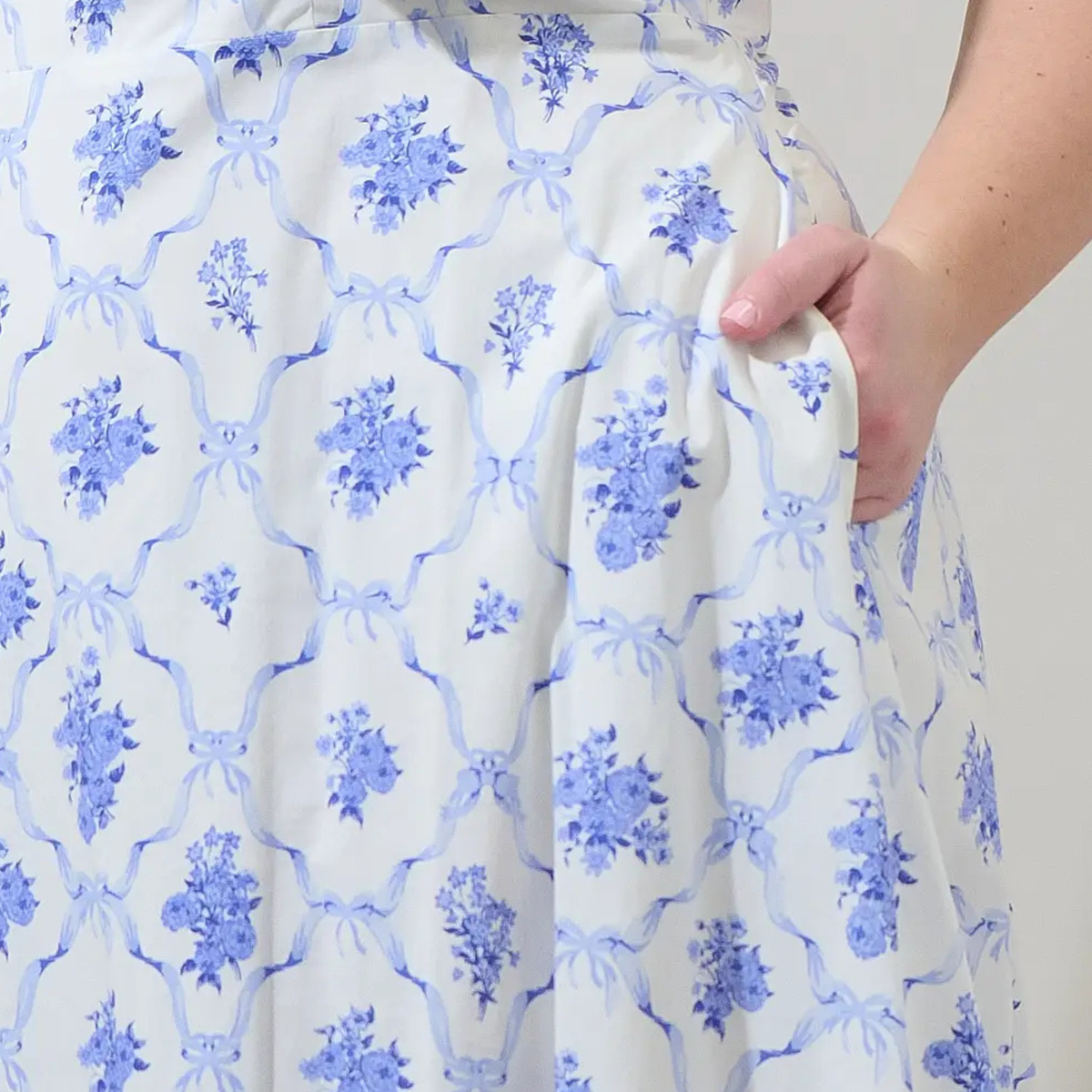 Curvy Nia Floral Perline Bow Midi Dress
